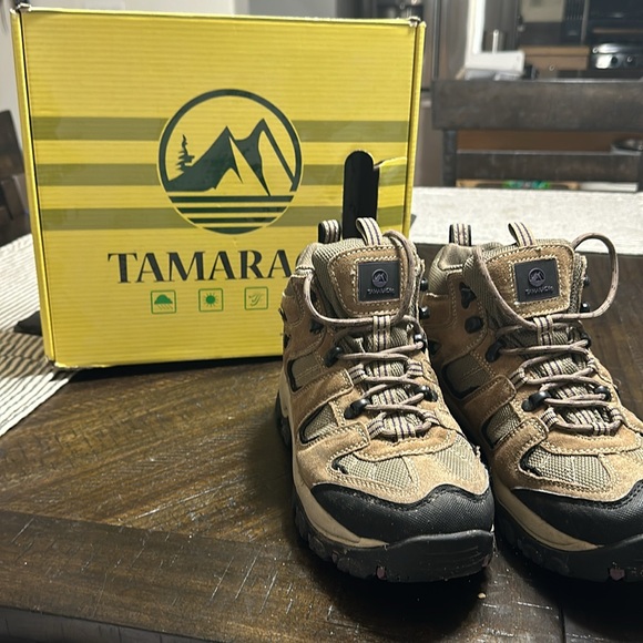 Hiking boots - Picture 2 of 6